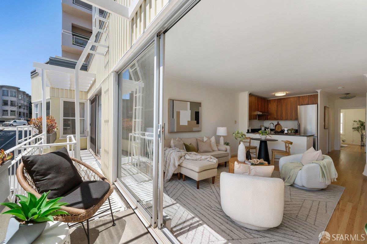 1260 Clay Street 303