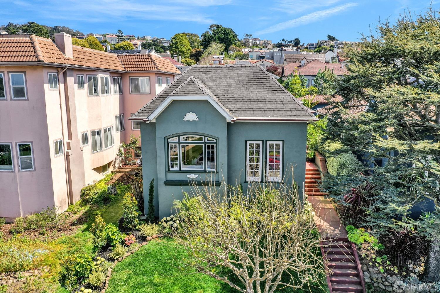 San Francisco, California 94127, United States, 3 Bedrooms Bedrooms, ,1 BathroomBathrooms,Residential,Pending,106369