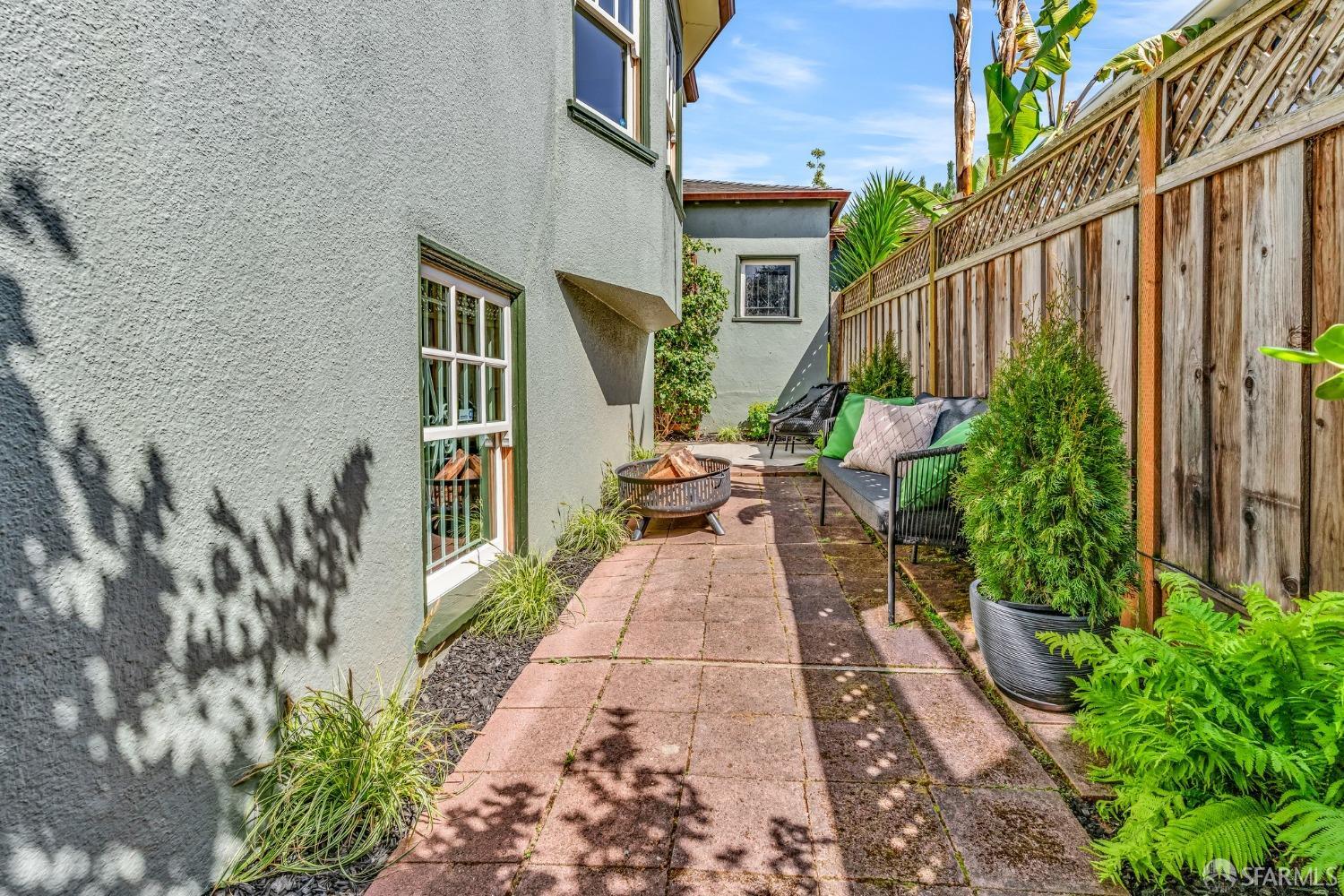 San Francisco, California 94127, United States, 3 Bedrooms Bedrooms, ,1 BathroomBathrooms,Residential,Pending,106369