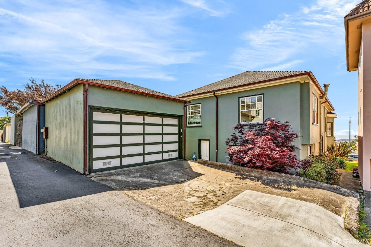 San Francisco, California 94127, United States, 3 Bedrooms Bedrooms, ,1 BathroomBathrooms,Residential,Pending,106369