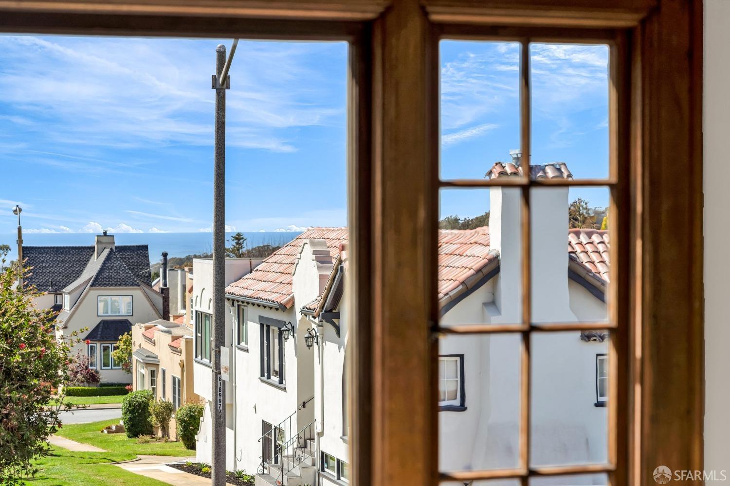 San Francisco, California 94127, United States, 3 Bedrooms Bedrooms, ,1 BathroomBathrooms,Residential,Pending,106369