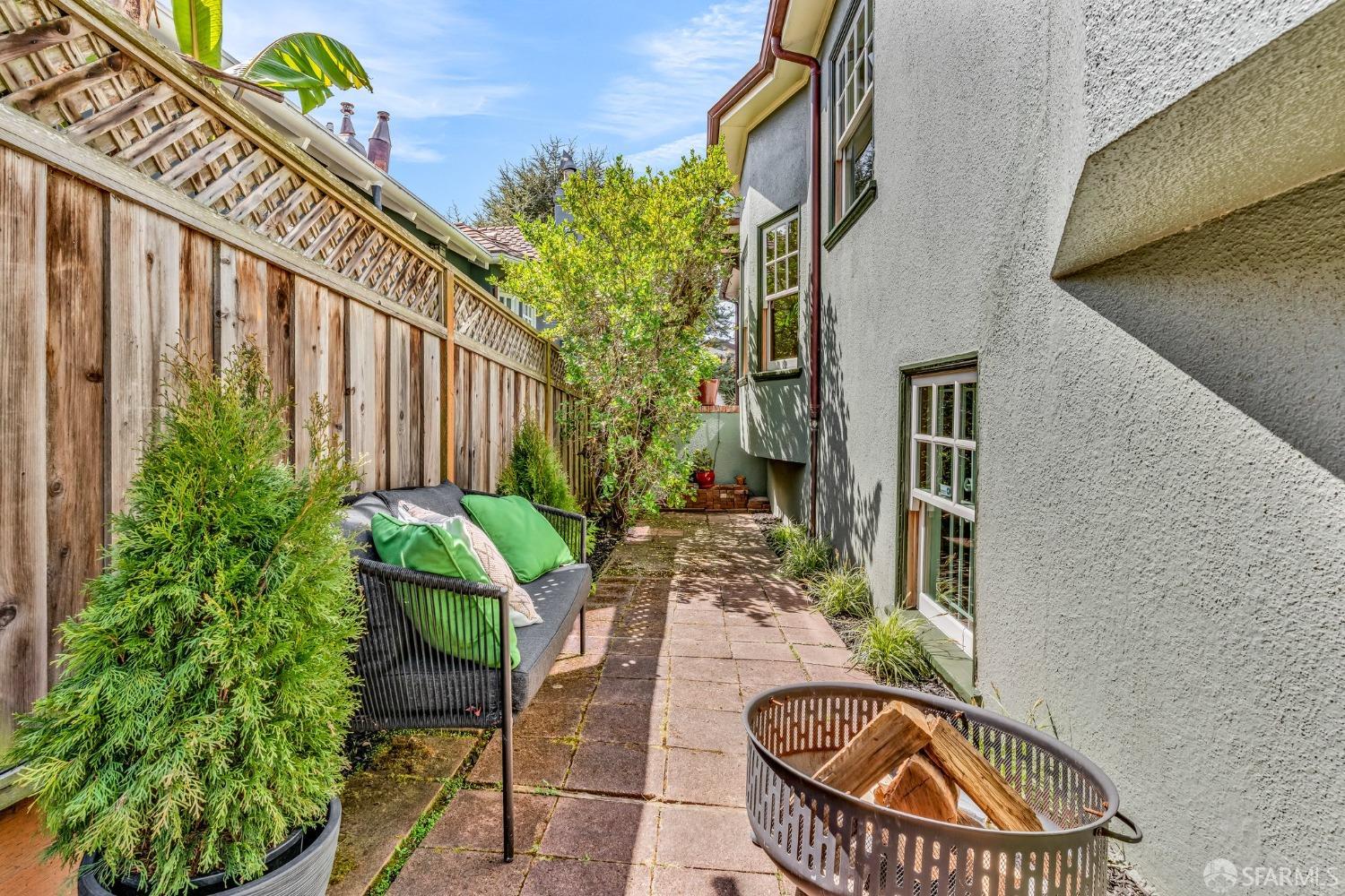 San Francisco, California 94127, United States, 3 Bedrooms Bedrooms, ,1 BathroomBathrooms,Residential,Pending,106369