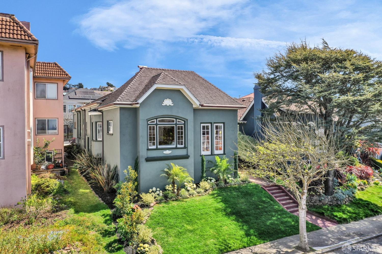 San Francisco, California 94127, United States, 3 Bedrooms Bedrooms, ,1 BathroomBathrooms,Residential,Pending,106369