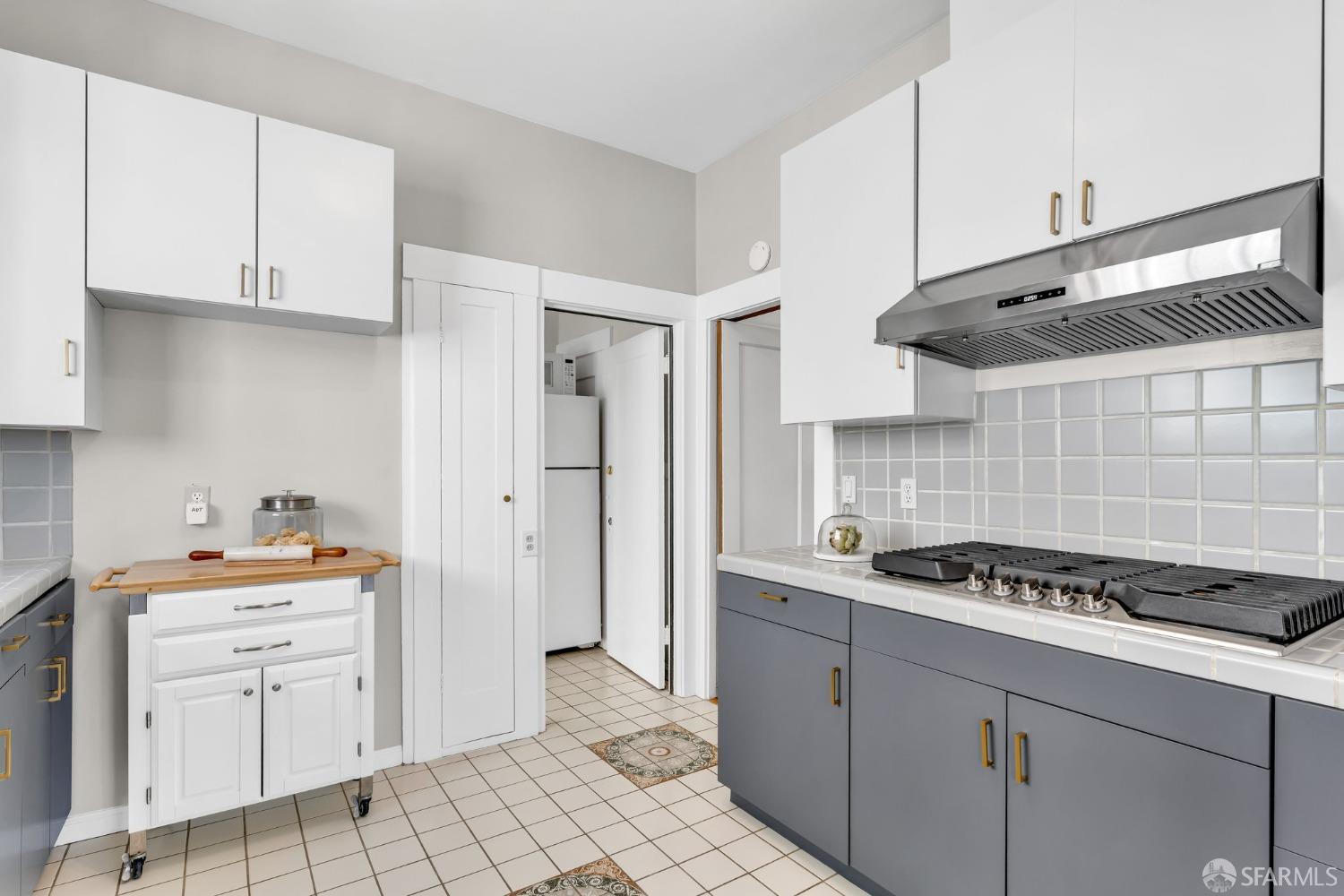 San Francisco, California 94127, United States, 3 Bedrooms Bedrooms, ,1 BathroomBathrooms,Residential,Pending,106369