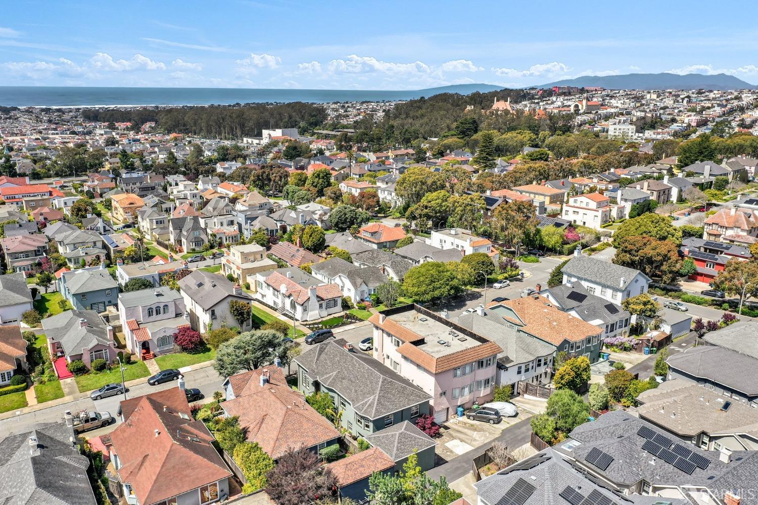 San Francisco, California 94127, United States, 3 Bedrooms Bedrooms, ,1 BathroomBathrooms,Residential,Pending,106369