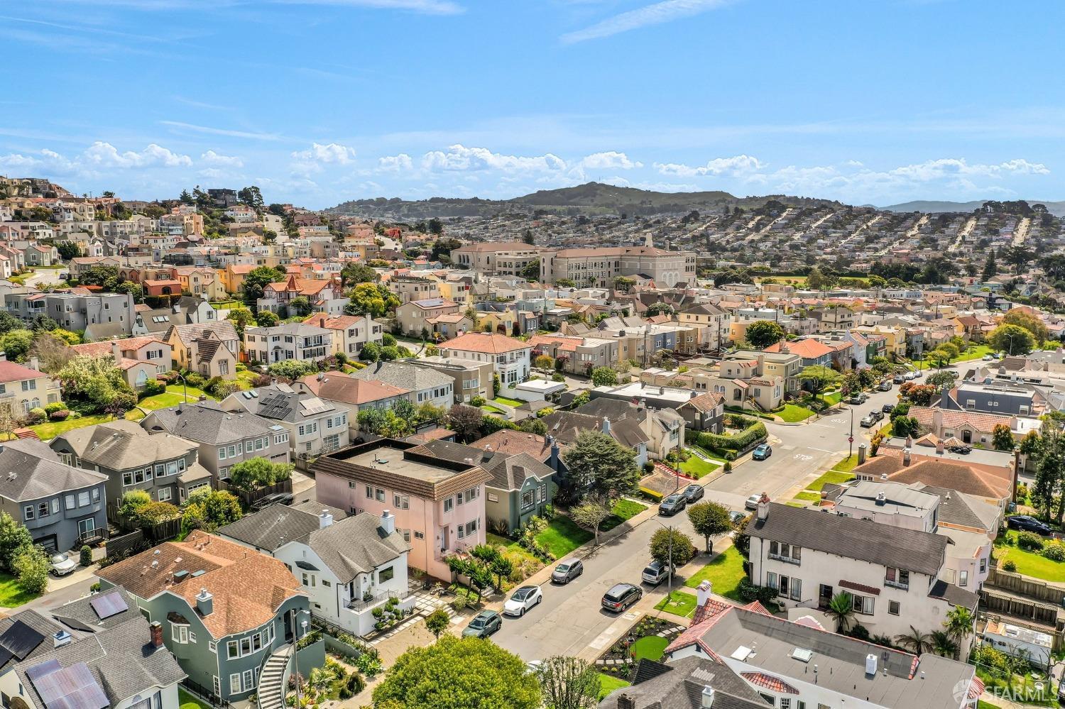 San Francisco, California 94127, United States, 3 Bedrooms Bedrooms, ,1 BathroomBathrooms,Residential,Pending,106369