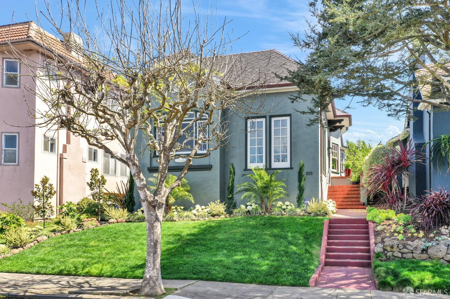 San Francisco, California 94127, United States, 3 Bedrooms Bedrooms, ,1 BathroomBathrooms,Residential,Pending,106369