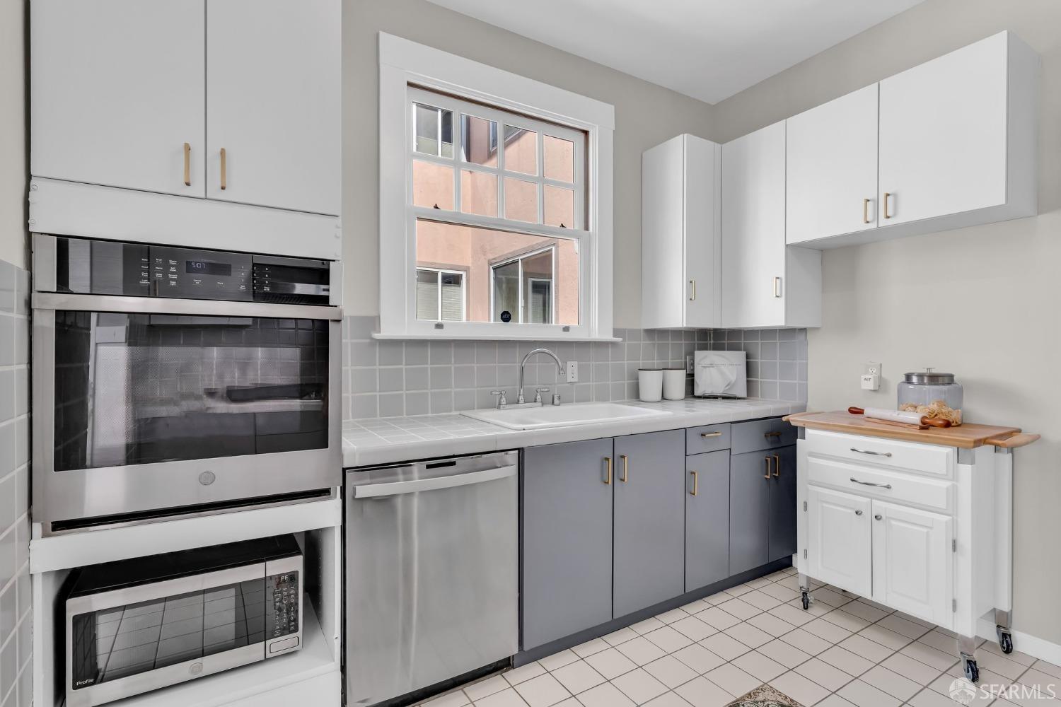 San Francisco, California 94127, United States, 3 Bedrooms Bedrooms, ,1 BathroomBathrooms,Residential,Pending,106369