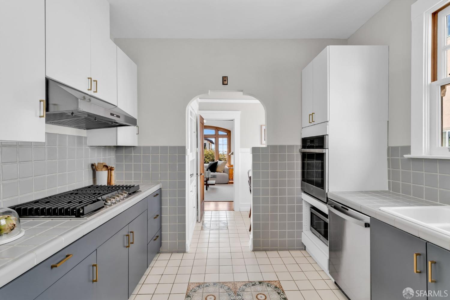 San Francisco, California 94127, United States, 3 Bedrooms Bedrooms, ,1 BathroomBathrooms,Residential,Pending,106369