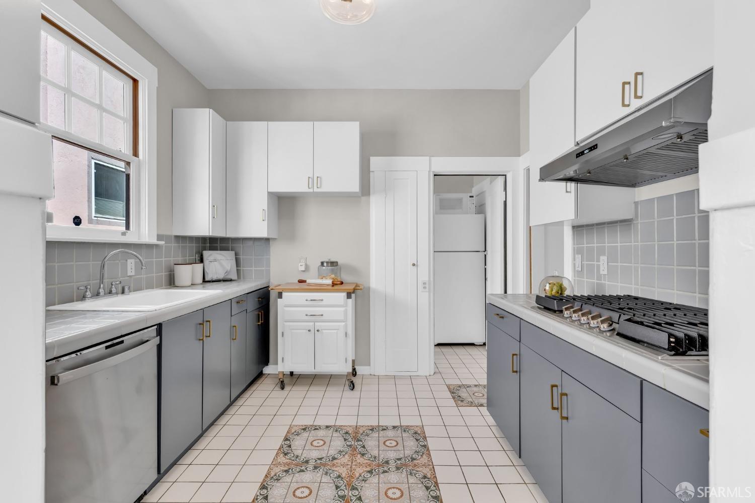 San Francisco, California 94127, United States, 3 Bedrooms Bedrooms, ,1 BathroomBathrooms,Residential,Pending,106369