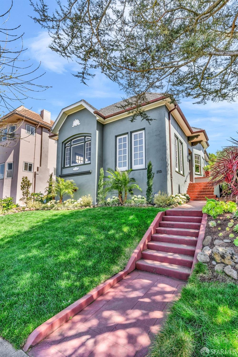 San Francisco, California 94127, United States, 3 Bedrooms Bedrooms, ,1 BathroomBathrooms,Residential,Pending,106369