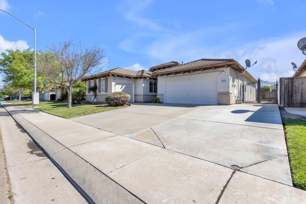 9524 Priscilla Ln