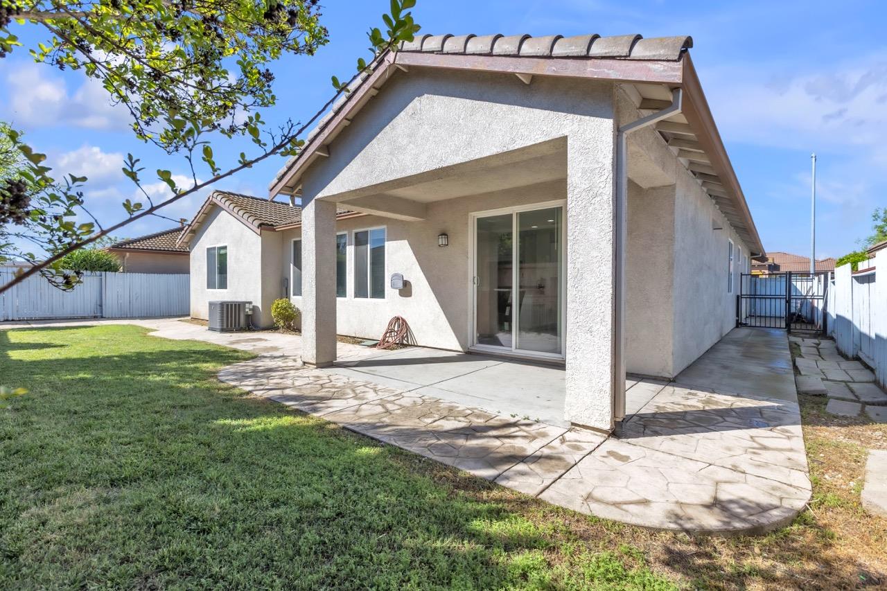 9524 Priscilla Ln