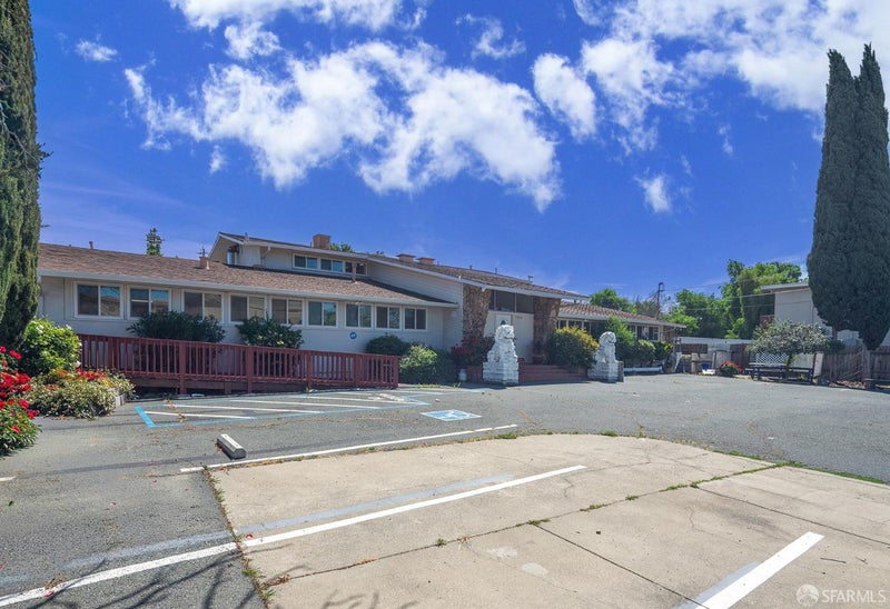 2820 Broadmoor Avenue