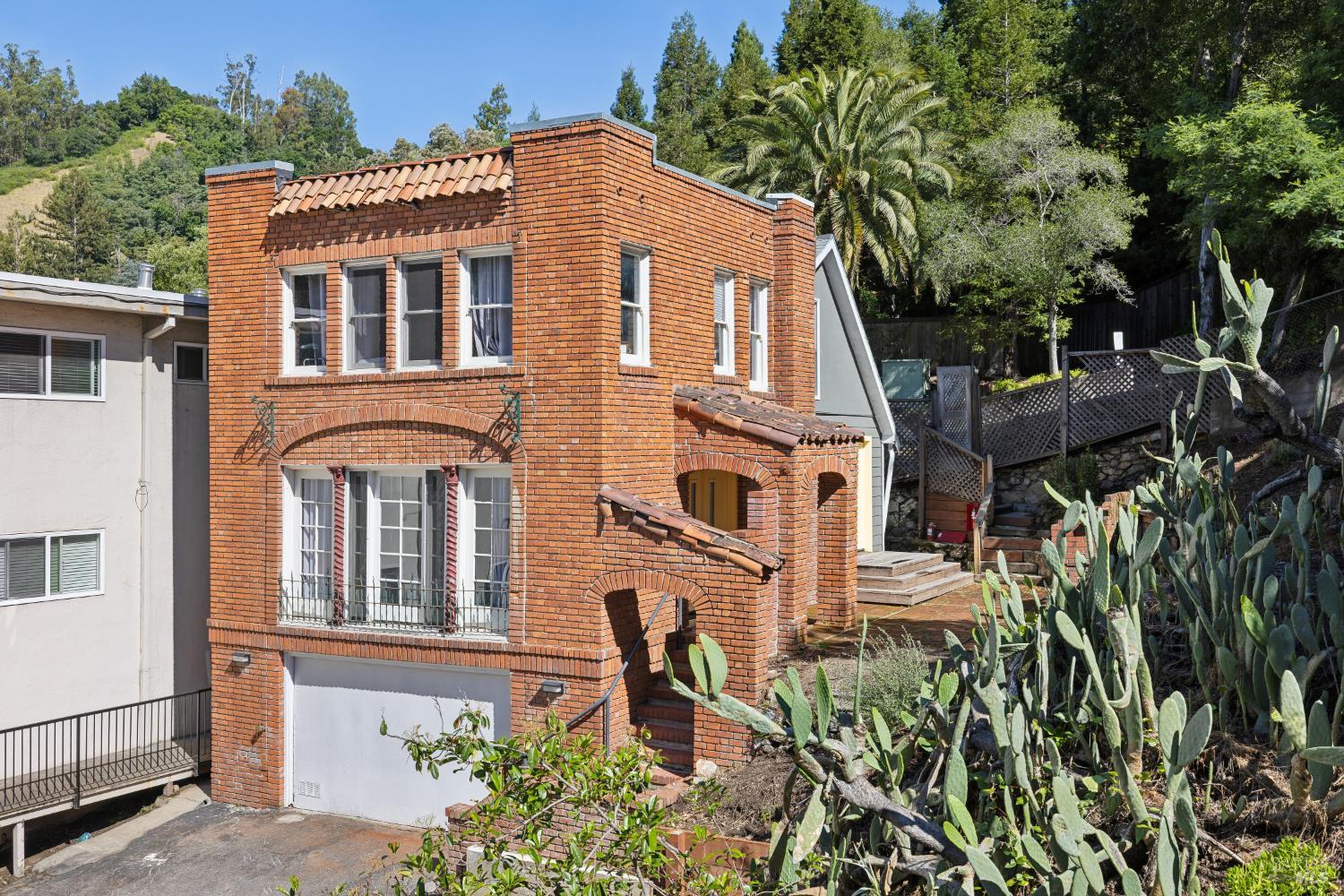250 Red Hill Avenue