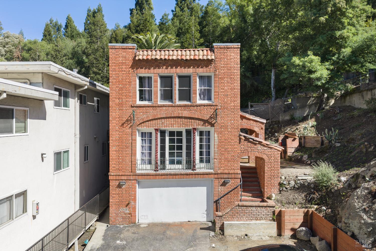 250 Red Hill Avenue