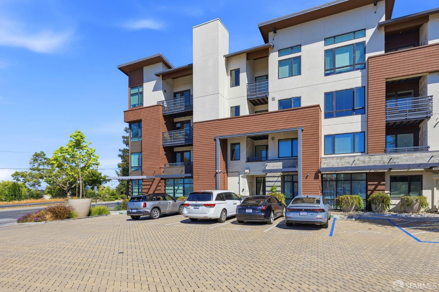 400 El Camino Real 217