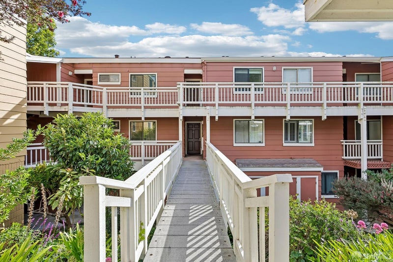 810 Red Leaf Court