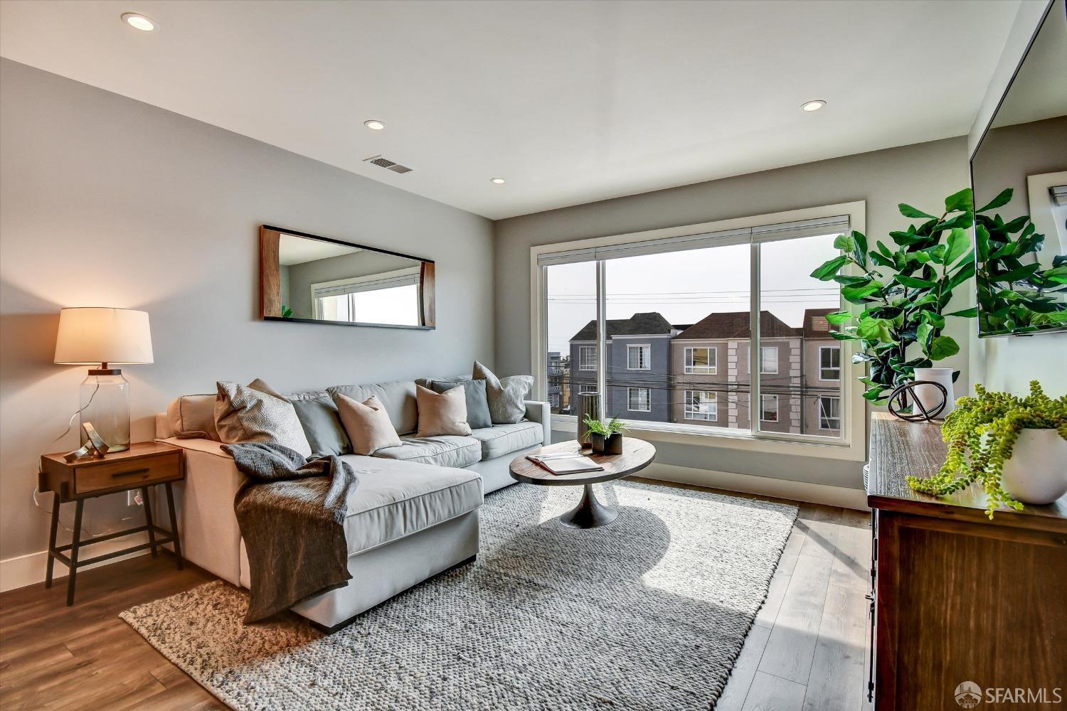 San Francisco, California 94122, United States, 4 Bedrooms Bedrooms, ,2 BathroomsBathrooms,Residential,Active,102967