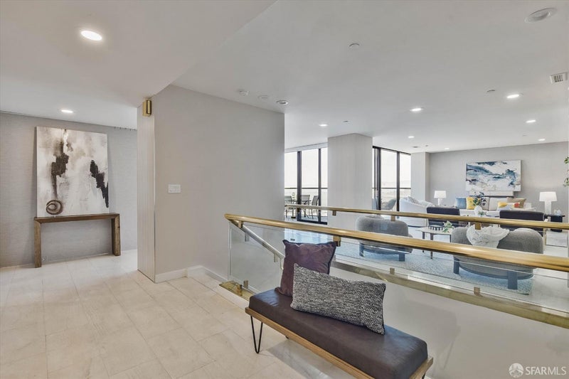 611 Washington Street 2105