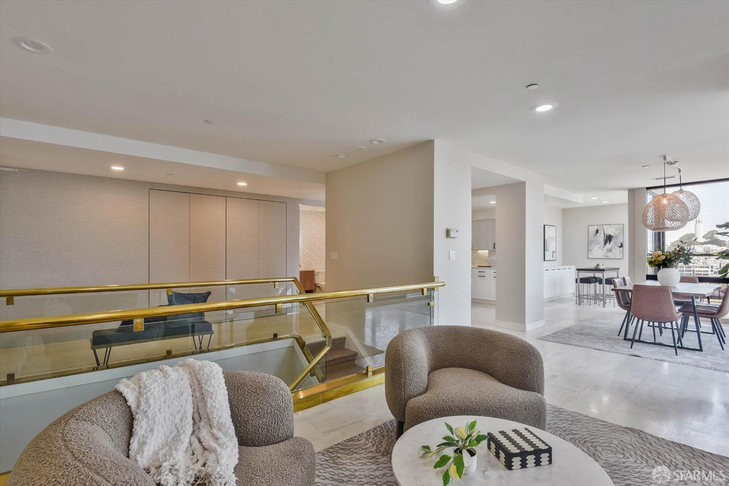 611 Washington Street 2105