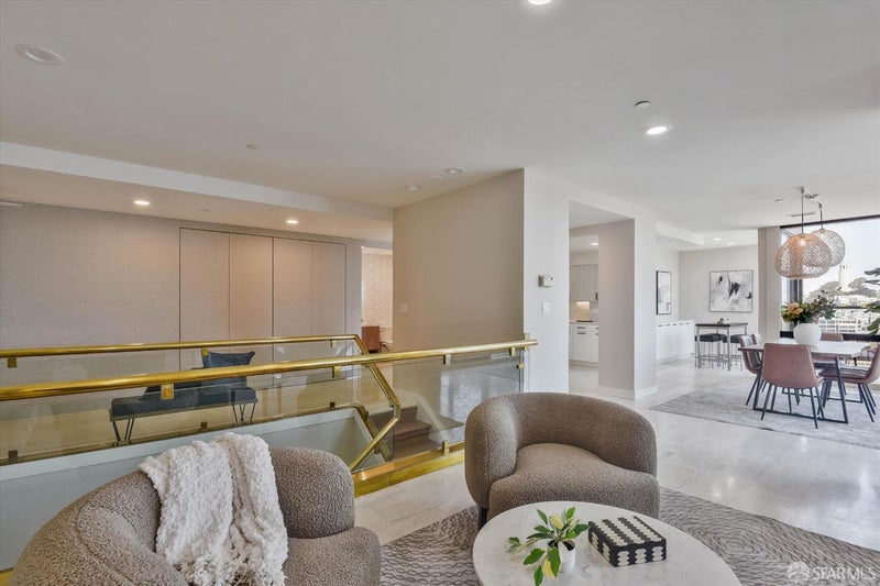 611 Washington Street 2105
