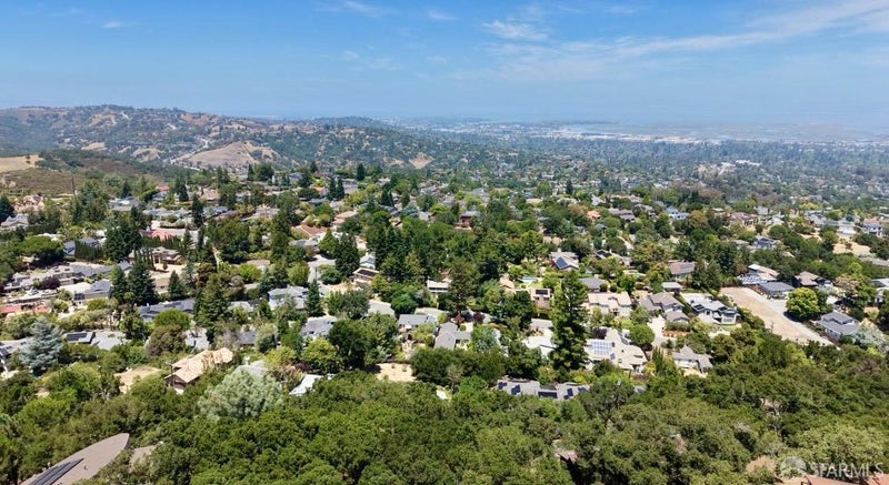 577 California Way