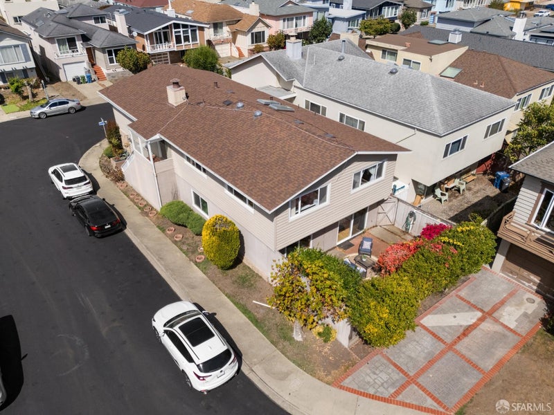 30 Manor Court