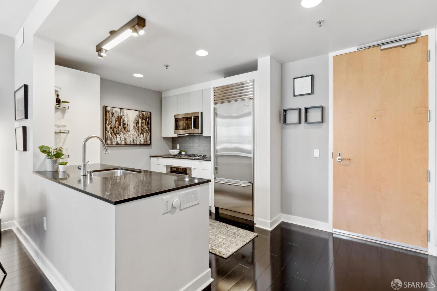 501 Beale Street 18E