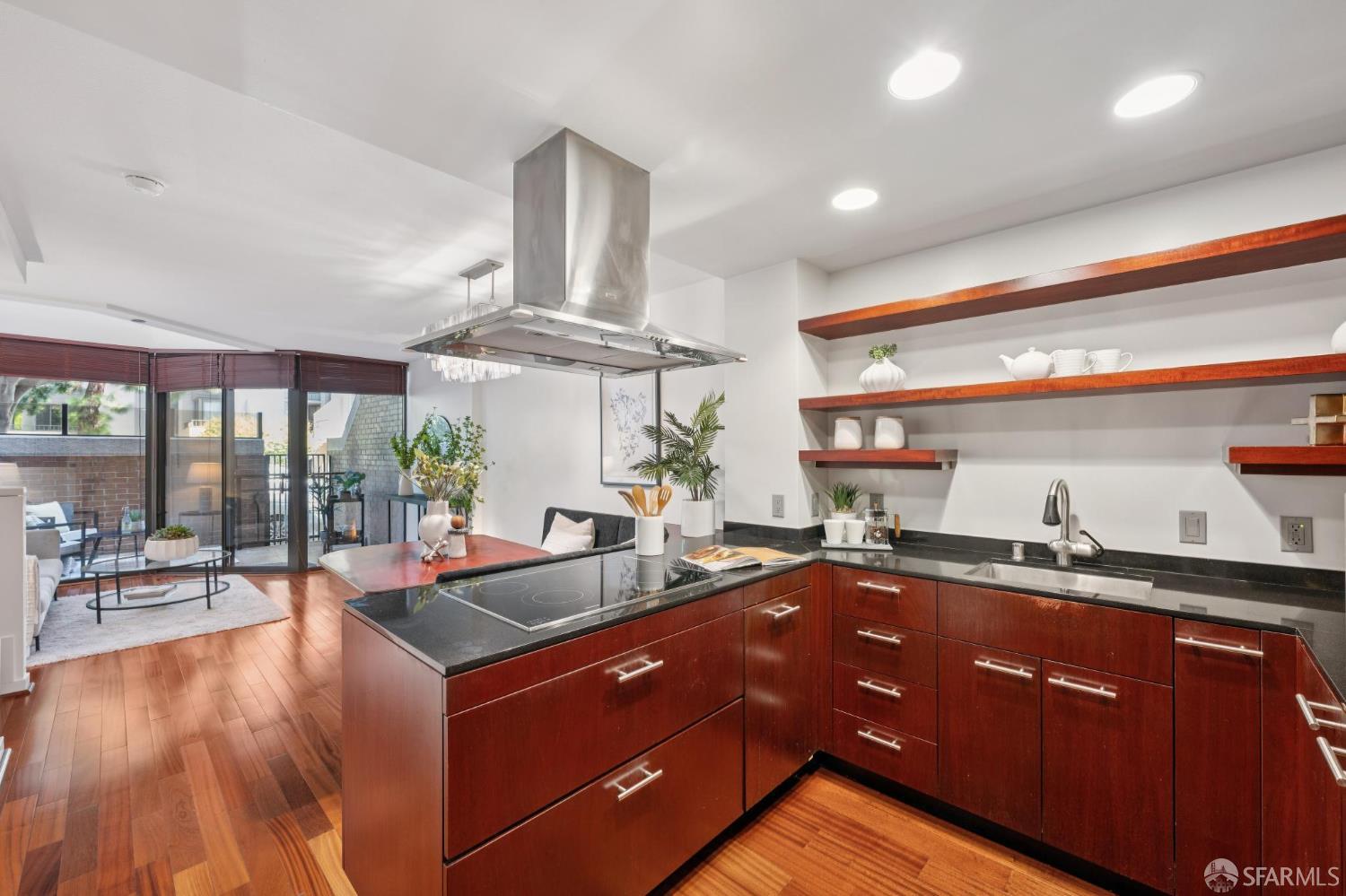 101 Lombard Street 23W