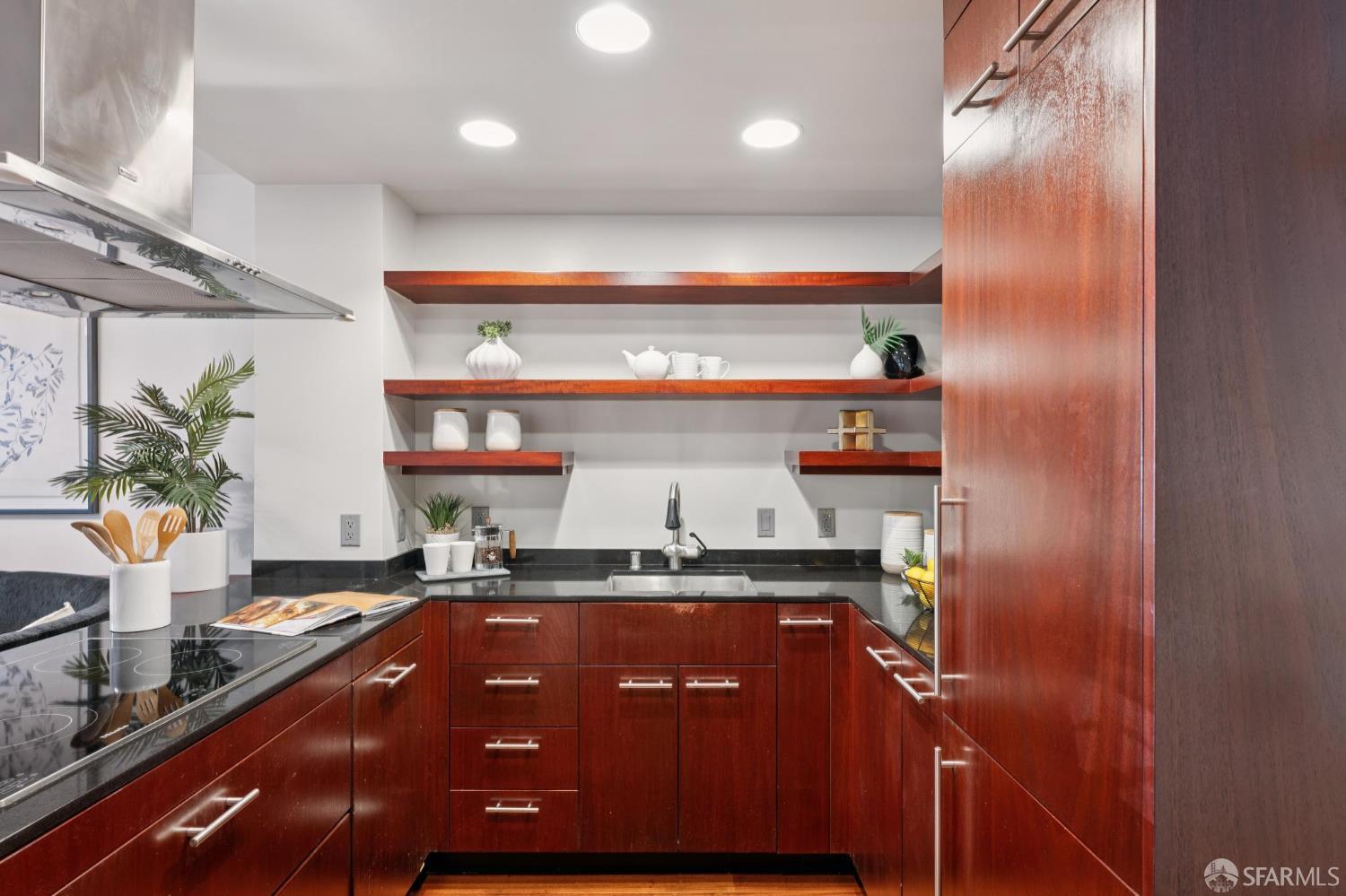101 Lombard Street 23W