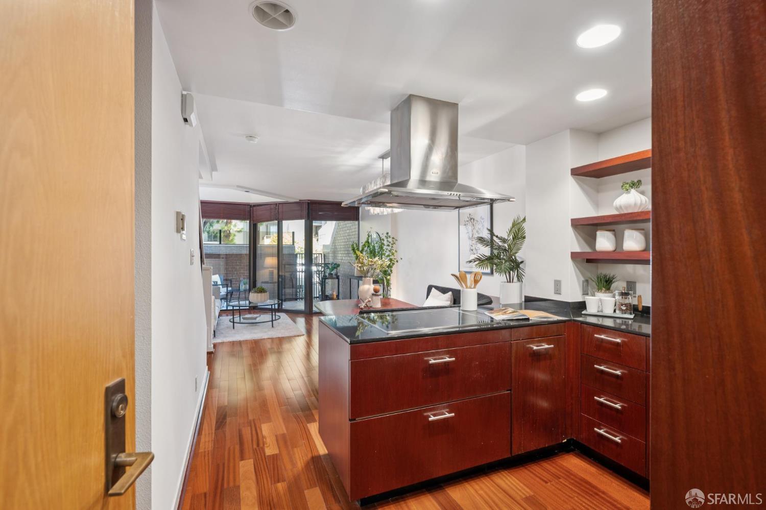 101 Lombard Street 23W
