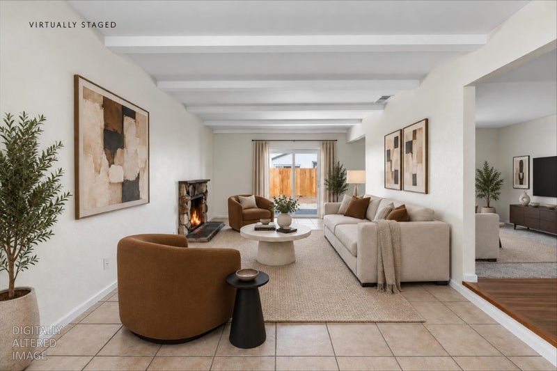 8563 La Riviera