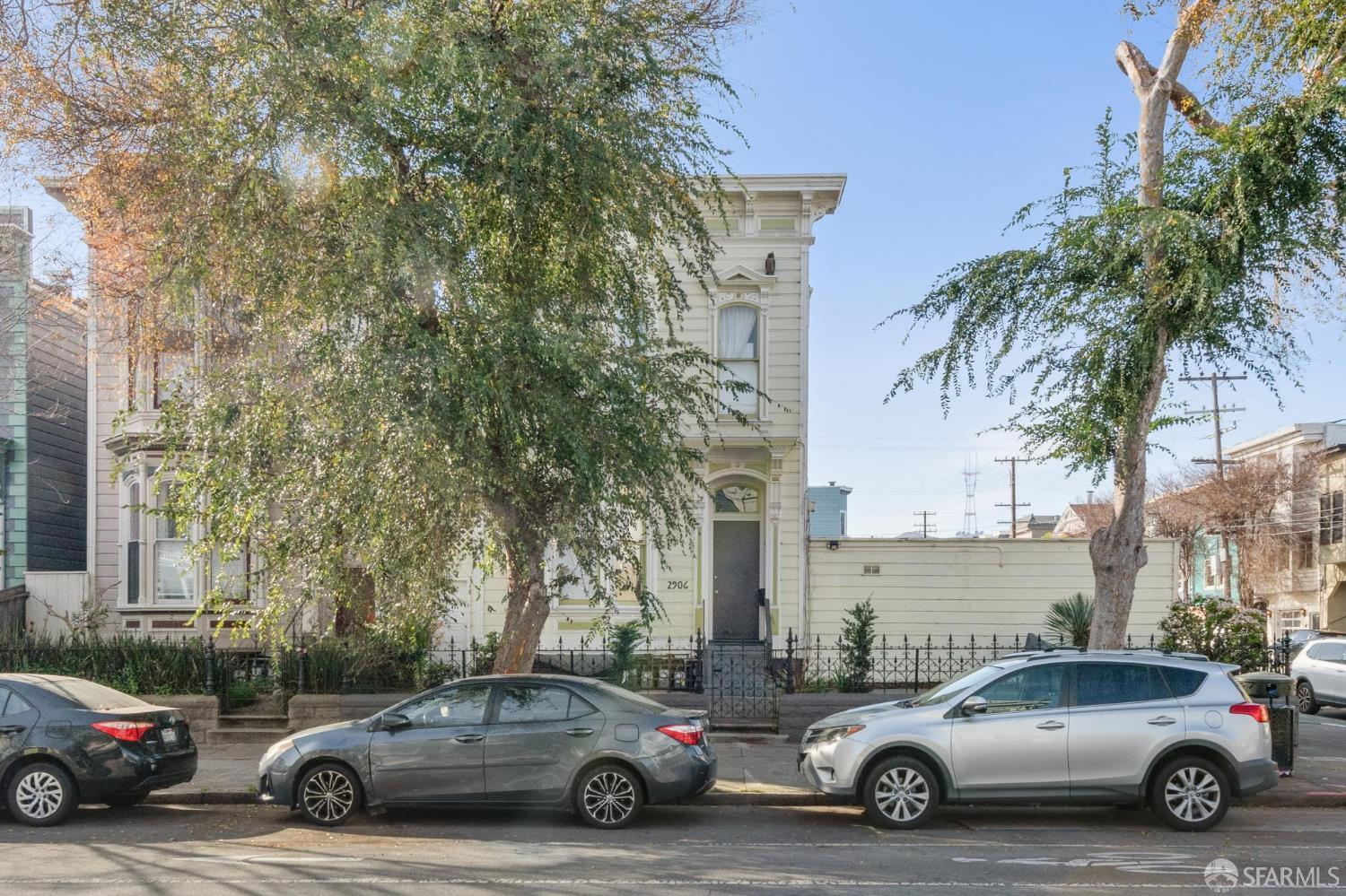 2906 Folsom Street