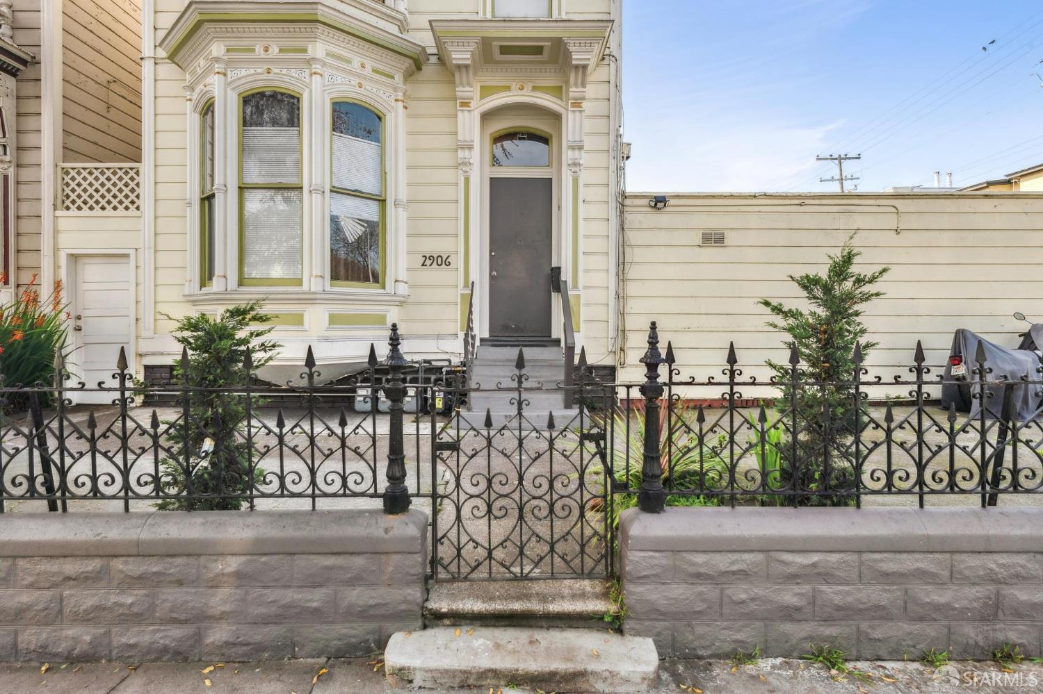 2906 Folsom Street