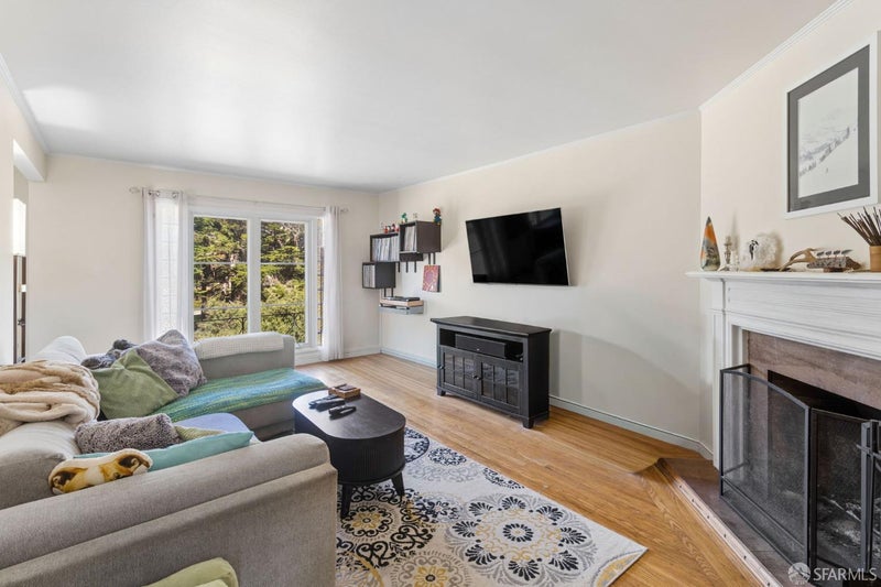 3433-3435 Lincoln Way