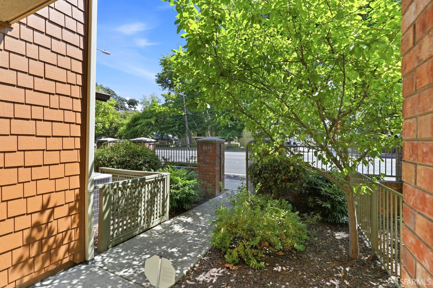 2541 Oak Road