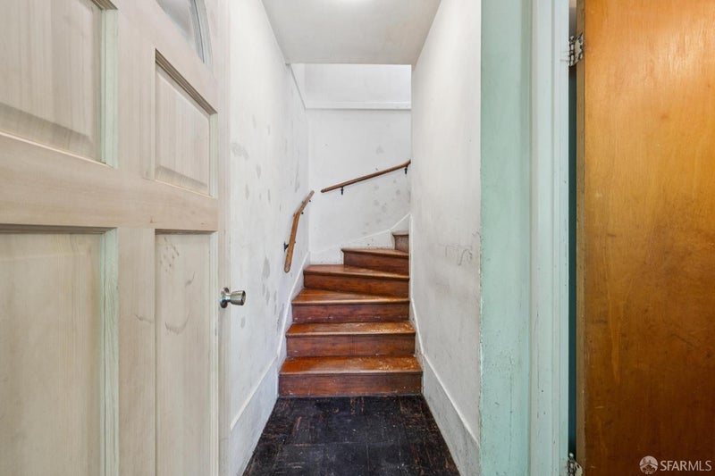 631 Head Street