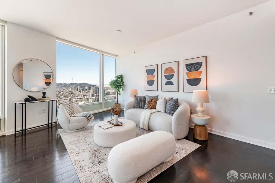 425 1st Street 3703