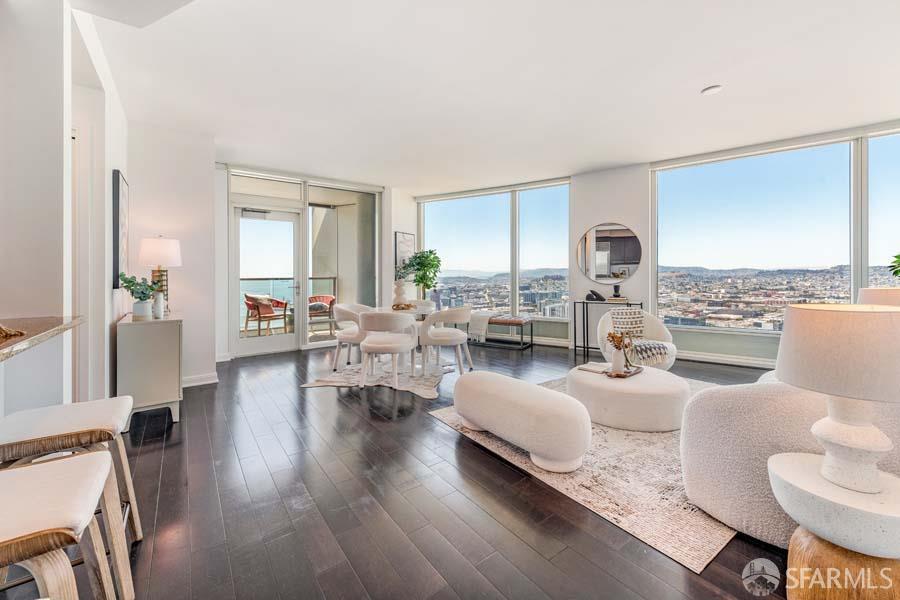 425 1st Street 3703