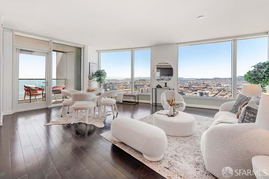 425 1st Street 3703