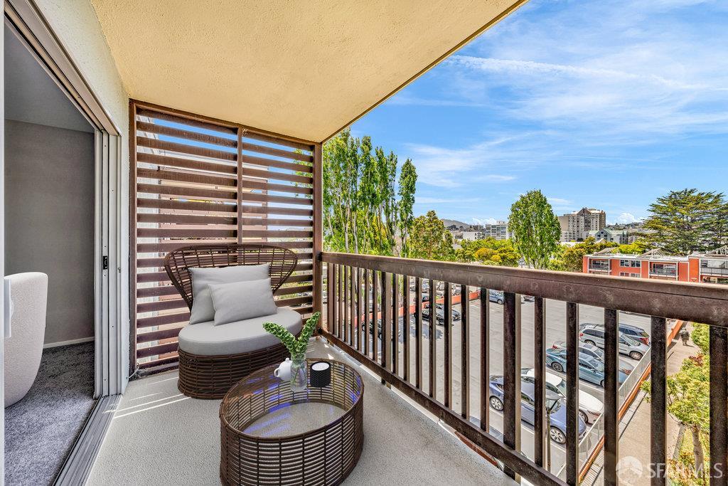 San Francisco, California 94115, United States, 2 Bedrooms Bedrooms, ,1 BathroomBathrooms,Residential,Active,141749