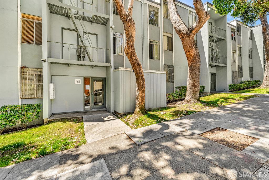 San Francisco, California 94115, United States, 2 Bedrooms Bedrooms, ,1 BathroomBathrooms,Residential,Active,141749