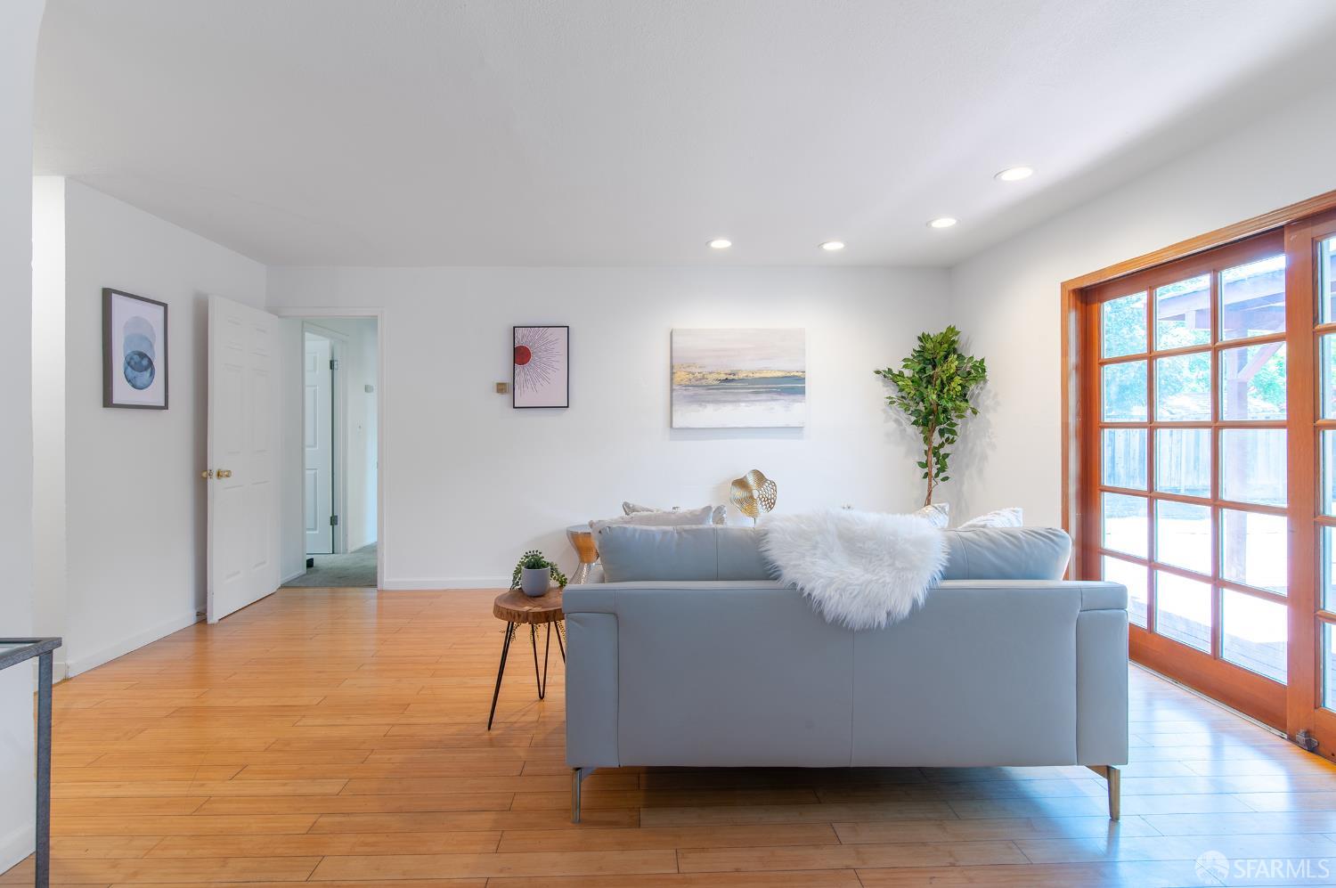 3453 Thunderbird Drive
