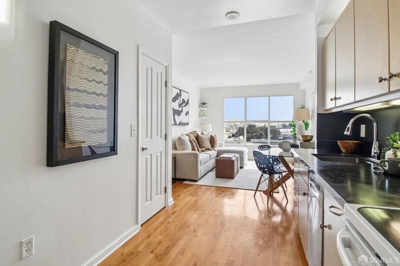 140 South Van Ness Avenue 724