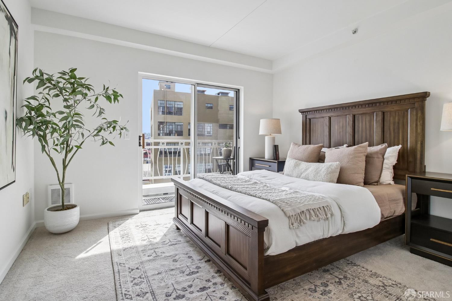 140 South Van Ness Avenue 724
