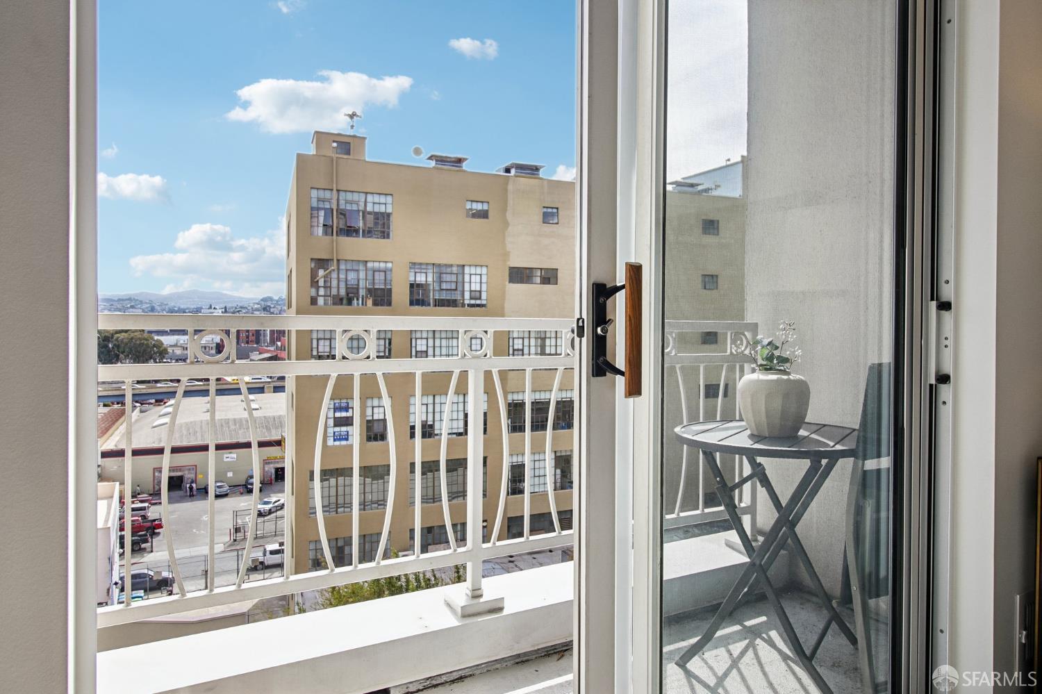140 South Van Ness Avenue 724