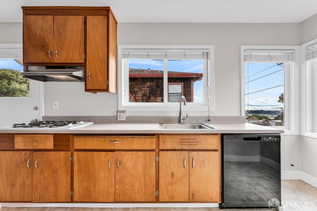 El Cerrito, California 94530, United States, 2 Bedrooms Bedrooms, ,1 BathroomBathrooms,Residential,Active,237082