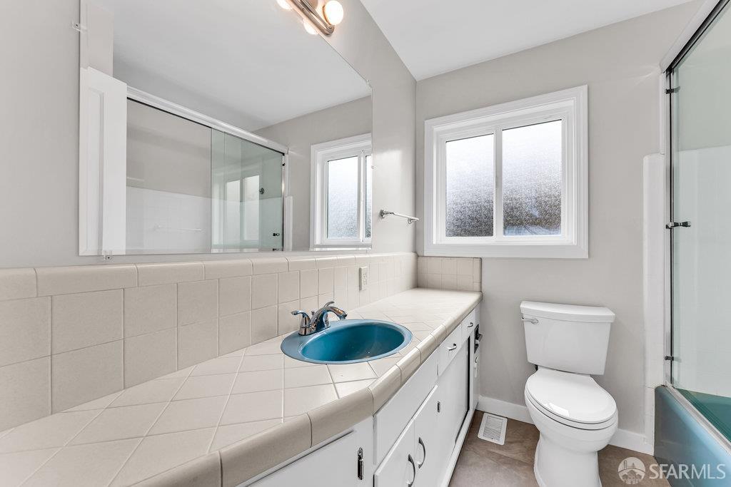 El Cerrito, California 94530, United States, 2 Bedrooms Bedrooms, ,1 BathroomBathrooms,Residential,Active,237082