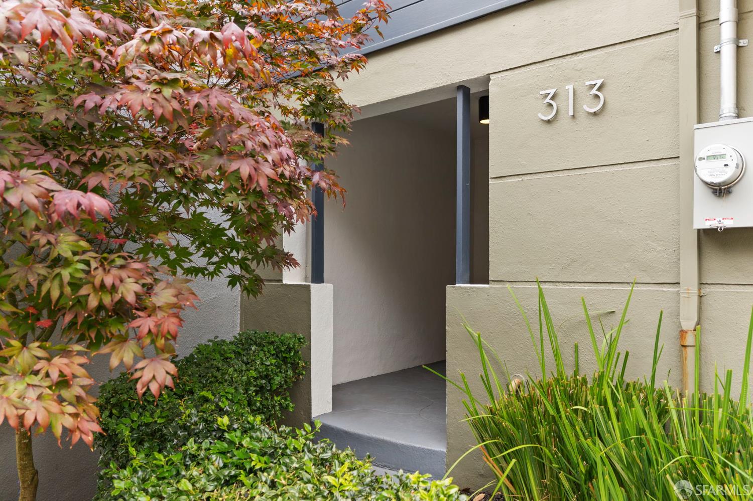 313 Los Palmos Drive